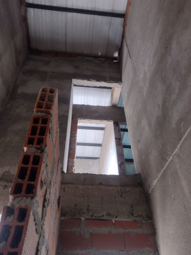 Se Vende Terreno Con Casa En Construcion