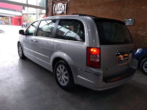 Chrysler Town & Country 3.8 Limited V6 12v Gasolina 4p
