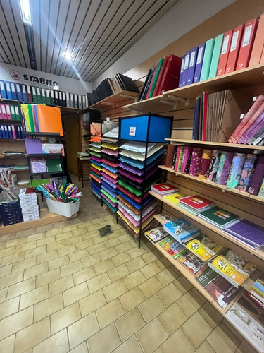 Se Vende Instalaciones Completas Y Mercaderia En Stock - No Fondo De Comercio.