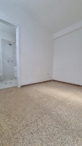 Casa En Alquiler. Los Palos Grandes. 350 Mt, 4h+s/4b+s/2e