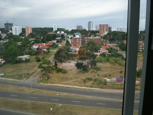 Zona Conrad, A 2 Cuadras Playa Mansa ,sobre Boulevard Artigas- Ref: 8474