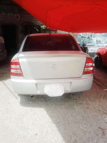 Chevrolet Astra 1.8 4p Confort At