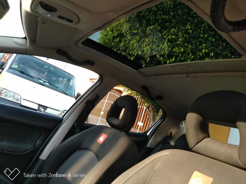 Peugeot 207 2011 1.4 Quiksilver Flex 5p