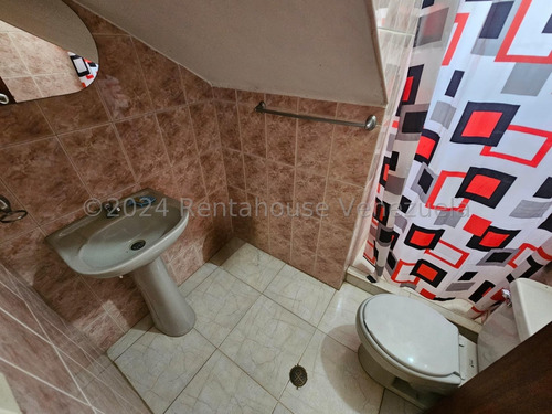 Cómoda Casa En Venta Ubicada En Maracay Urb Villas Ingenio Ii Db 24-20481