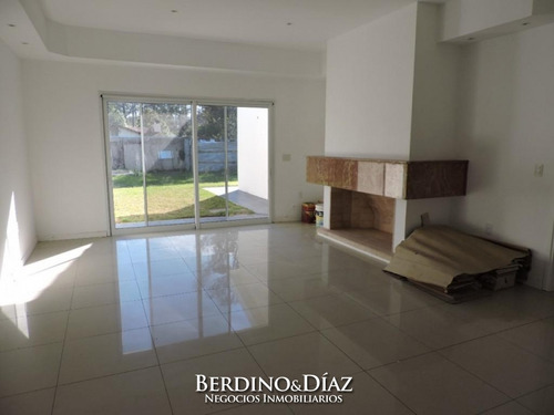 Increíble Y Preciosa Casa Con Excelente Entorno Cerca Del Mar- Ref: 450