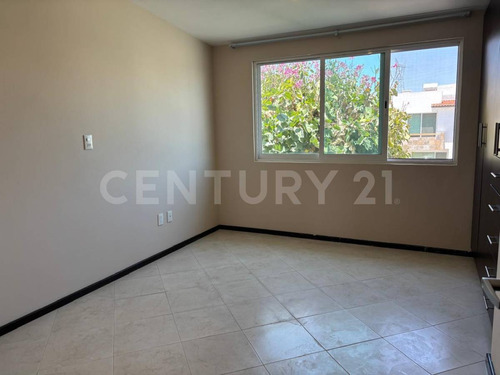 Casa En Renta En Condominio Bosque De Los Encinos El Mirador, Qro.