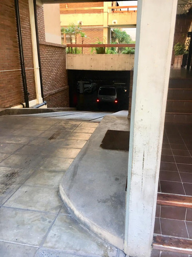 Imagen 3 de 11 de Venta Olivos 3 Cocheras Y 2 Bauleras En Block