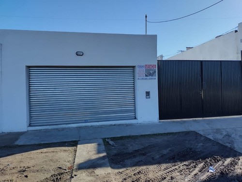 Imagen 2 de 6 de Galpon Con Local Al Frente En Venta
