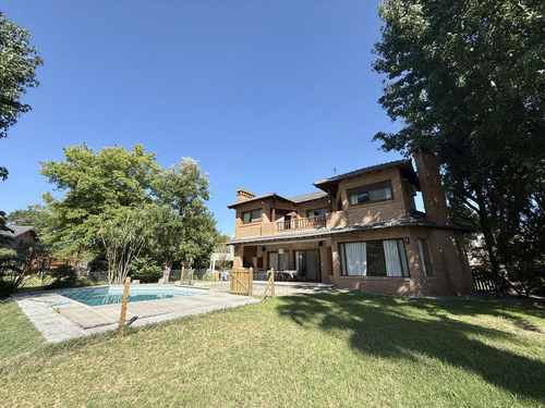 Impecable Casa Con Jardin, Parrilla Y Pileta En Venta - Vista Al Golf - Club Nautico Escobar