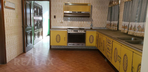 Imagen 3 de 13 de Casa A Remodelar Trigal Norte. Urb. Las Clavellinas Calle Cerrada 359 M2. Cód.: 451629. 0414-4841043