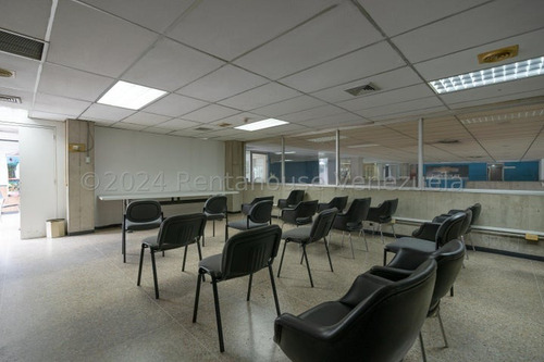 Local Comercial ( Concesionario / 3 Niveles / A Pie De Calle ) Venta Prado De Maria (avda. Nueva Granada) Mls-24-20825