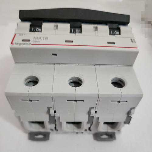 Interruptor Automatico 3p 16a Curva Ma 25ka Legrand 409882