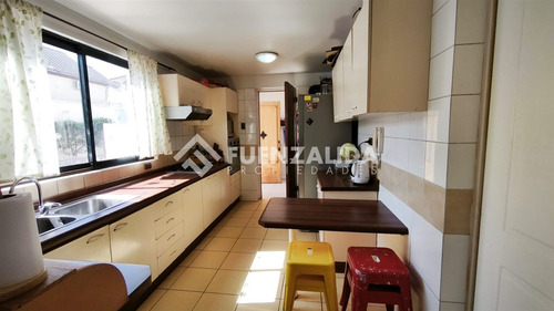Casa En Venta De 4 Dorm. En Maipú