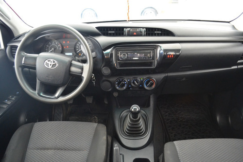 Imagen 7 de 10 de Hilux Base 2018