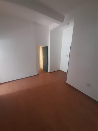 Inversión Inteligente Casa Con Patio, Cochera Y Posibilidad Comercial