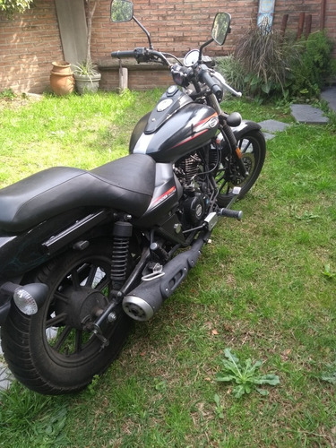 Bajaj Avenger Street