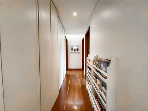 Casa En Venta De 6 Dorm. En Lo Barnechea