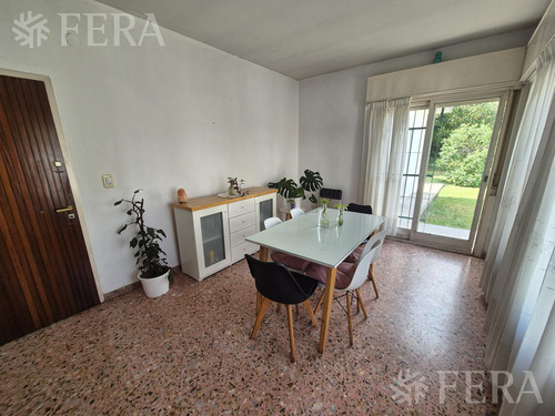 Venta Casa 4 Ambientes Con Cochera Y Jardín En Ezpeleta
