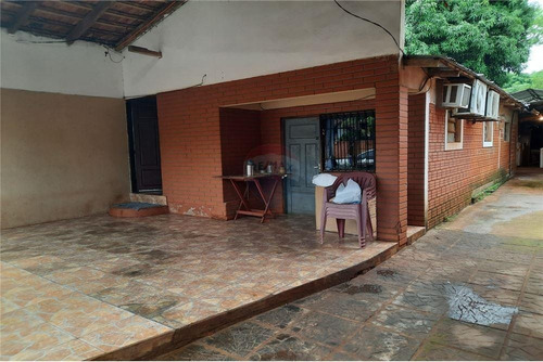 Vendo Casa En Obligado Centro, A Pasos De La Municipalidad: 3 Habitaciones Y 1 Baño.