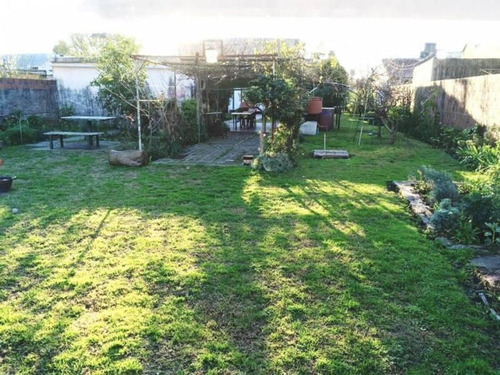 Imagen 24 de 30 de En Venta. Importante Casa Con Amplio Jardin. 900m2 Pellegrin