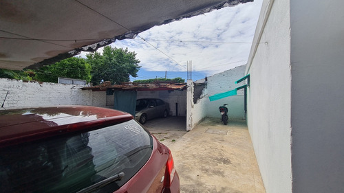 Gran Oportunidad, Casa 3 Ambientes, 2 Deptos, Cocheras !!