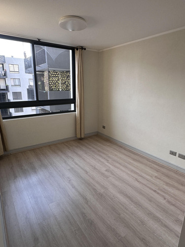 A 3 Cuadras De Gran Av. -lo Ovalle/ 2 Dormitorios 1 Baño