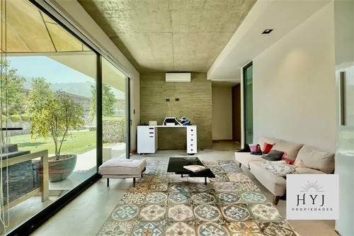 Moderna Arquitectura!! En Condominio Los Rios