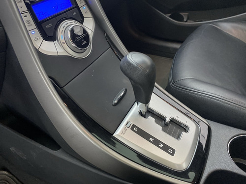 Imagen 21 de 25 de Hyundai Elentra Gls 1.8