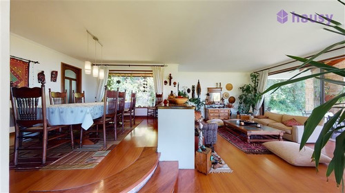 Casa En Venta De 4 Dorm. En Vitacura