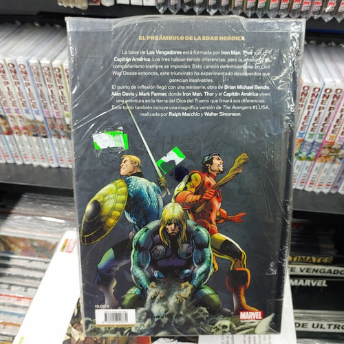 LOS VENGADORES, de BENDIS BRIAN M. Editorial PANINI COMICS, tapa dura en español