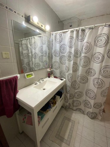 Casa Venta 4 Dormitorios 3 Baños 2 Cocheras 1 Patio Y Parrilla 500 Mts 2 Totales - Los Hornos