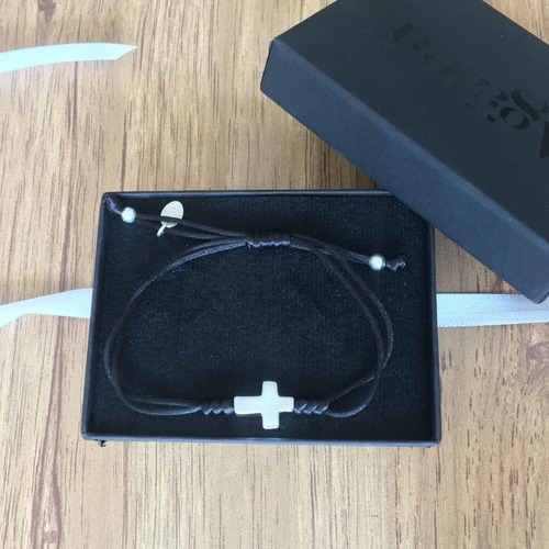 Imagen 8 de 10 de Pulsera Cruz Hilo Negro Y Plata .925 Agálea Joyería