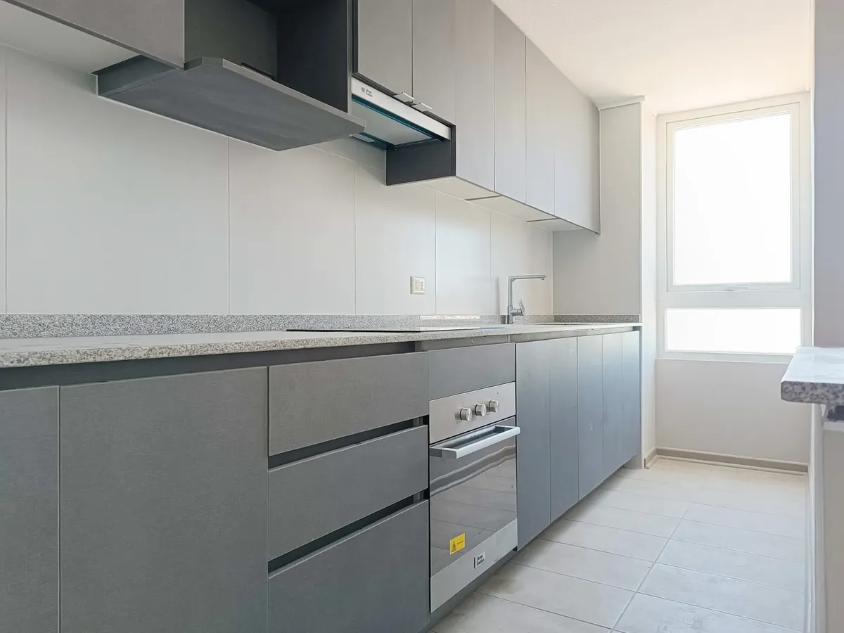 Imagen 2 de 16 de Edificio Av. Fermín Vivaceta Vista Poniente Piso 5