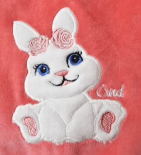 Imagen 2 de 2 de Enterito Bebe Plush Coral Bordado Coneja