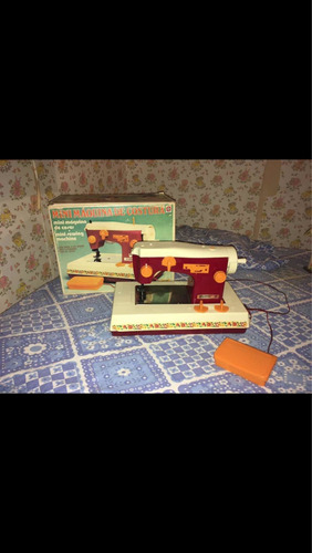 Máquina De Coser Vintage De Juguete