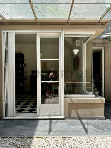 Casa De Estilo En Venta En La Plata