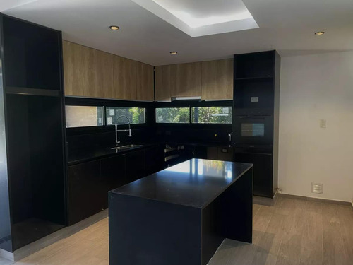 Casa En Venta - 3 Dormitorios 4 Baños - 508mts2 - Benavidez