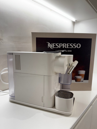 Cafetera Lattissima One Blanco (Usado)