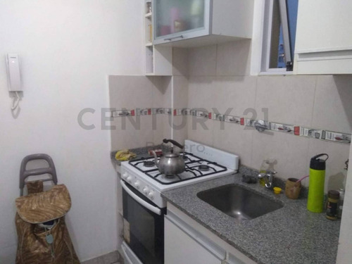 Imagen 8 de 9 de Departamento Dos Ambientes Ubicado En Piso Alto Al Frente En Edificio Julieta I.