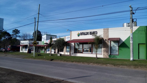 Imagen 3 de 9 de 6 Locales Juntos O Separados Sobre Panamericana