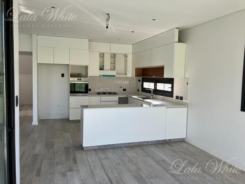 Casa En Venta En Saint Thomas Este Canning