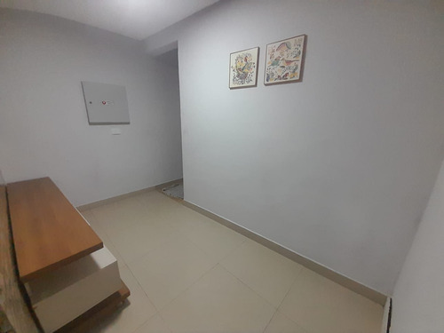 Casa De 7 Cômodos,2 Quartos 2 Banheiros 3 Salas