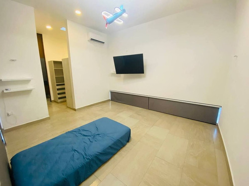 | Amplia Casa Residencial, En Venta. |