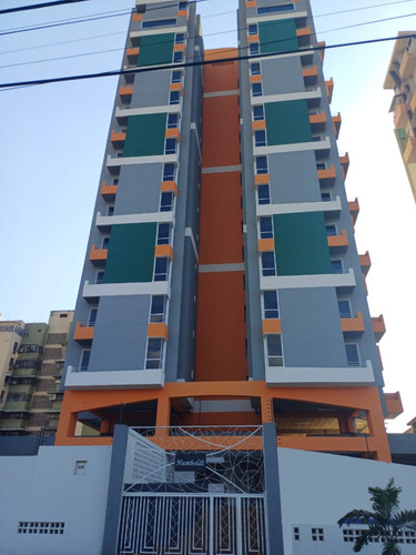 En Venta Apartamento De Oportunidad En Res. Los Ilustres, Maracay-centrp, 005jsc