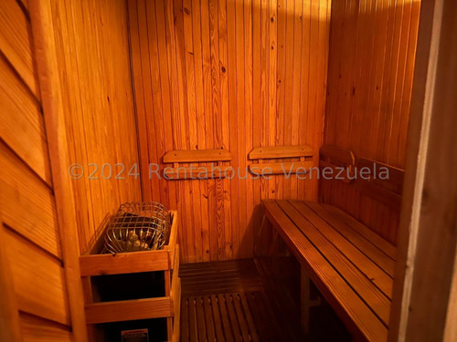 Emblemático Edificio En Venta En El Rosal Yf
