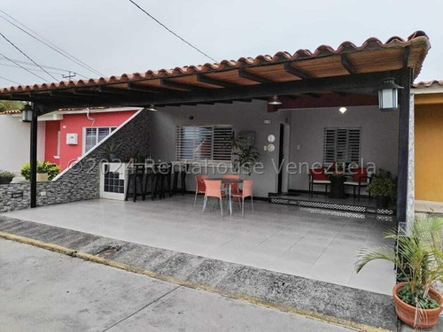 Dbs, Vende A Precio De Oportunidad Encon Cabudare Casa En Urbanismo Privado, Con Tanque Subterraneo, Vigilancia 24/7, Facil Acceso A Comercios Y Colegios. 2 4 1 7 2 2 1, 