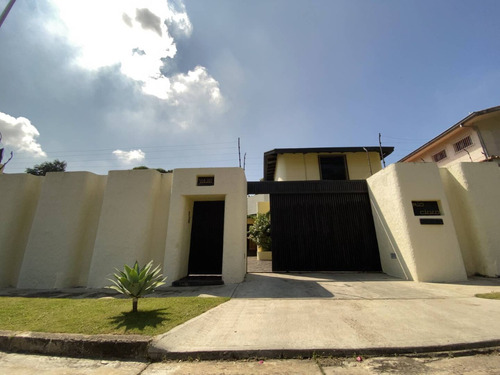 Casa En Venta Ubicada En La Viña C-207105 Ec