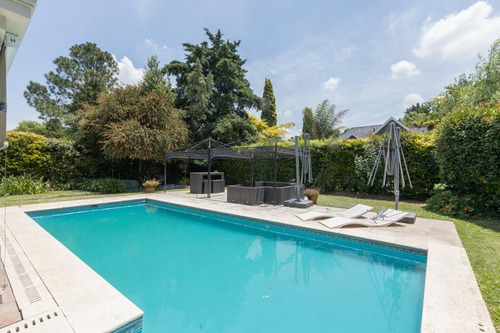 Casa De 5 Dormitorios En Venta En Solar Del Bosque. Canning-ezeiza-san Vicente.