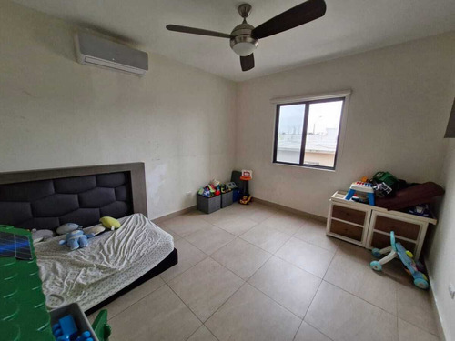 Casa En Venta Privada Montecarlo, San Nicolas