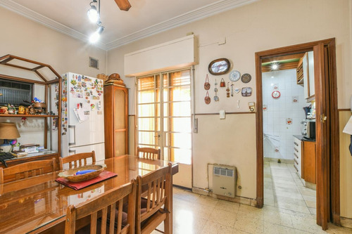 Casa En Planta Alta En Venta Tres Dormitorios Con Terraza Y Parrillero Microcentro